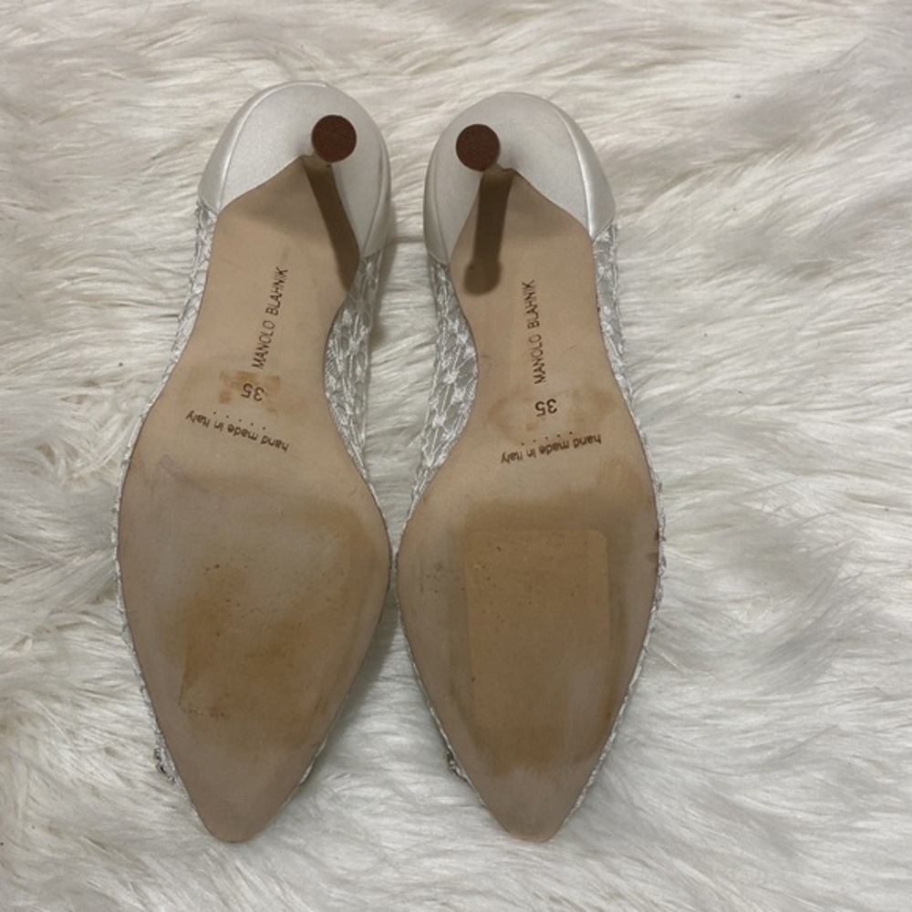 Manolo Blahnik Hangisilace Cream Lace Jewel Buckle pumps size 35EU - Picture 12 of 15